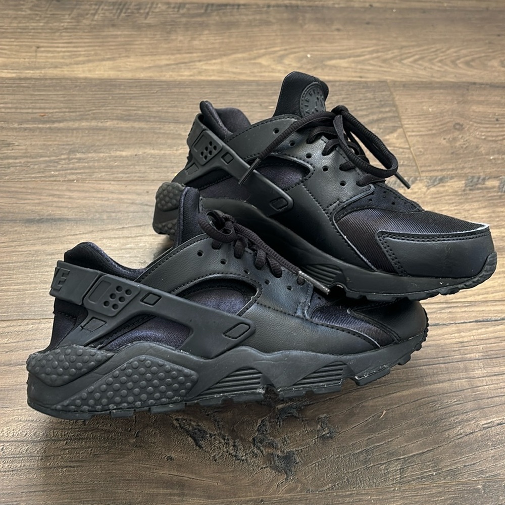 Black Nike Huraches
